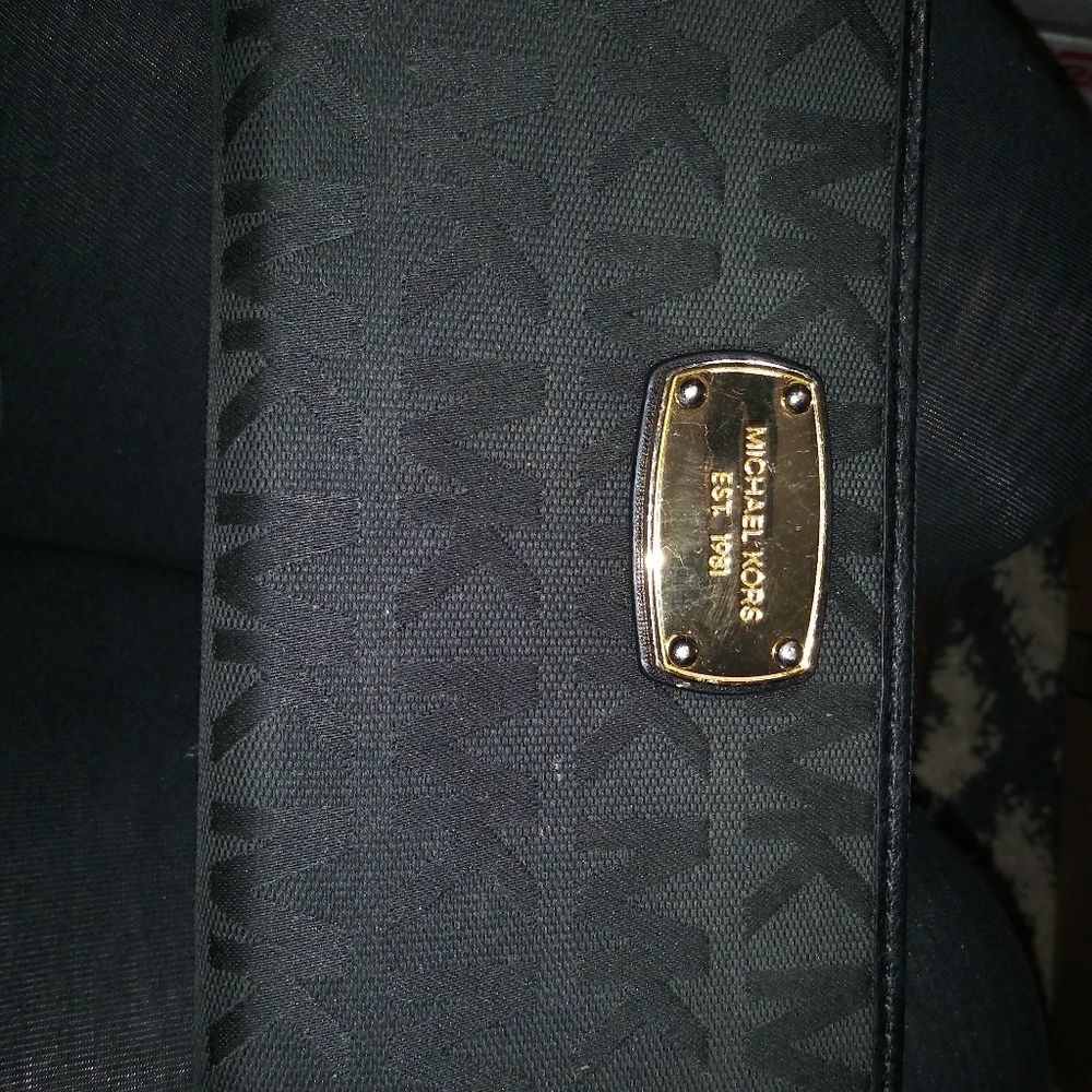 Michael Kors full zip wallet